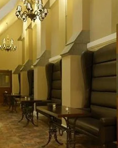 Temple Gate אניס