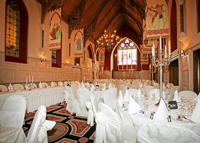 מלון Temple Gate 4*