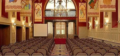 Temple Gate מלון 4*