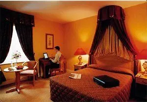 מלון Temple Gate 4*